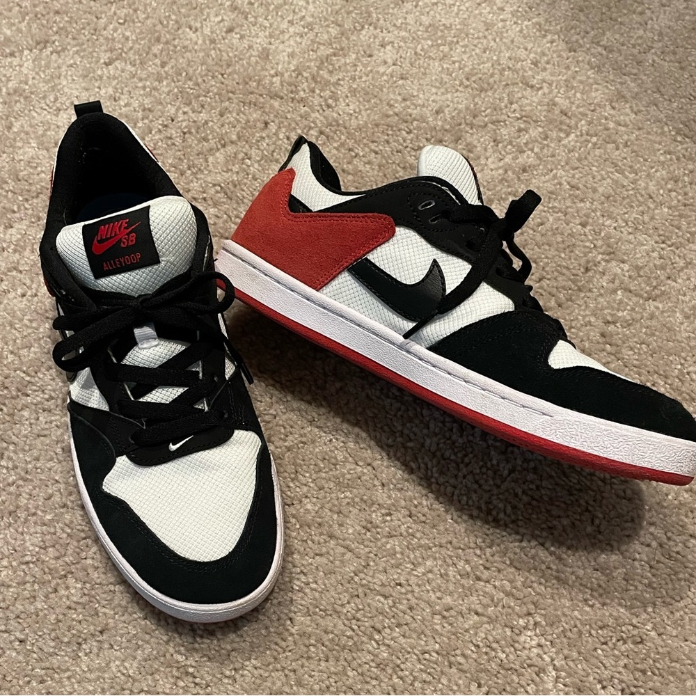 Nike Alleyoop Sneakers, Men’s 7.5/Women’s 9